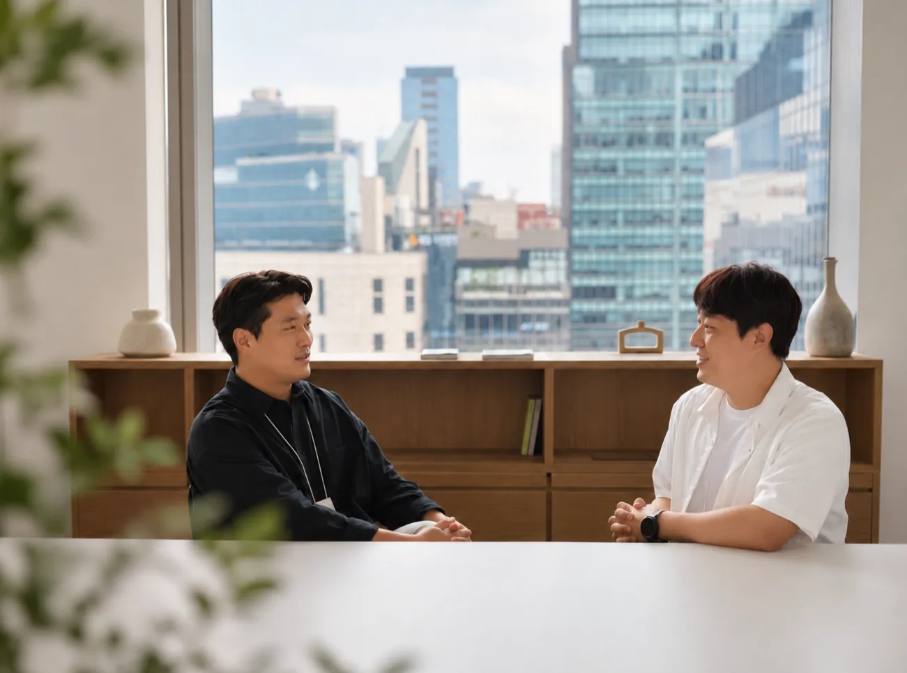 ▲ (왼쪽부터) O2O Sales팀 Logan님, Felix님